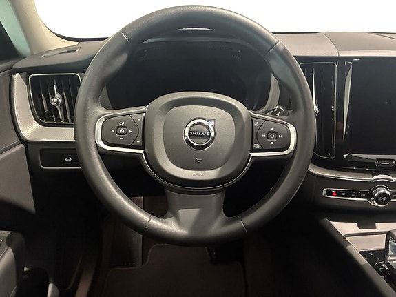 Volvo XC60 11 of 16