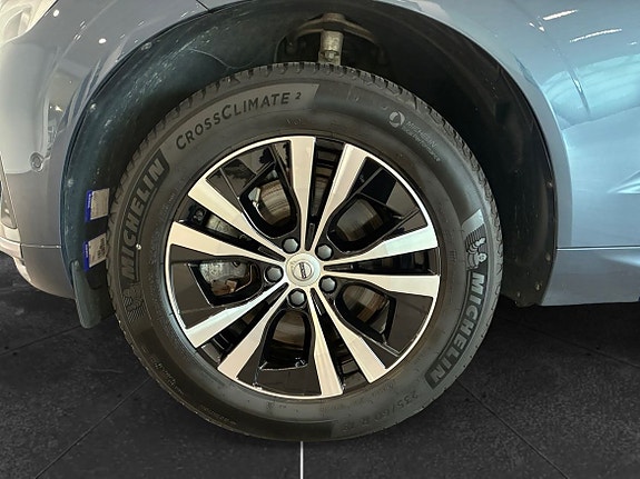 Volvo XC60 10 of 16
