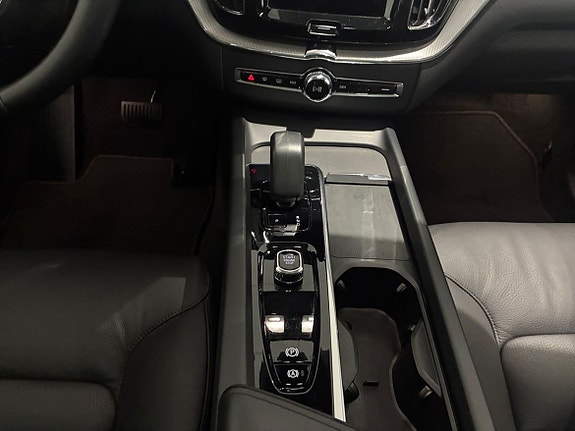 Volvo XC60 13 of 16
