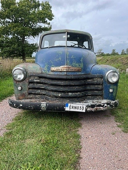 Chevrolet Pickup 2 of 11