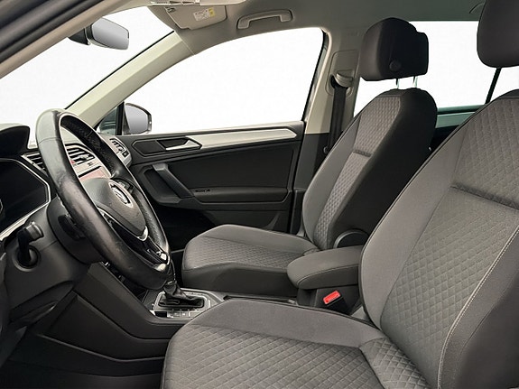 Volkswagen Tiguan 13 of 30