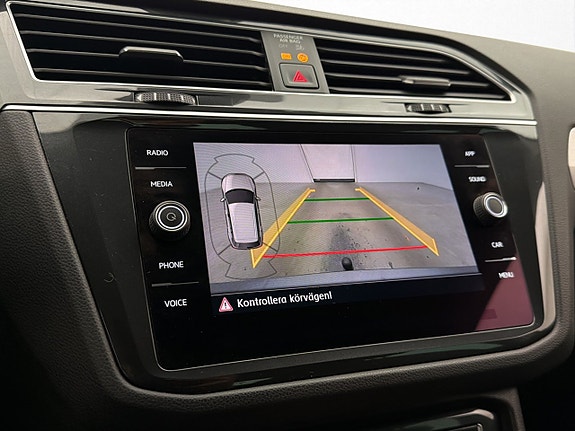 Volkswagen Tiguan 12 of 30
