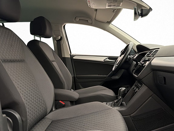 Volkswagen Tiguan 10 of 30