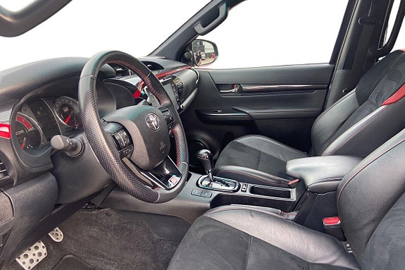 Toyota HiLux 14 of 21