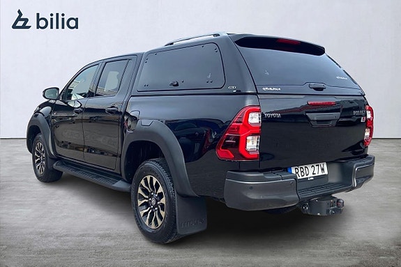 Toyota HiLux 2 of 21