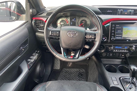 Toyota HiLux 11 of 21