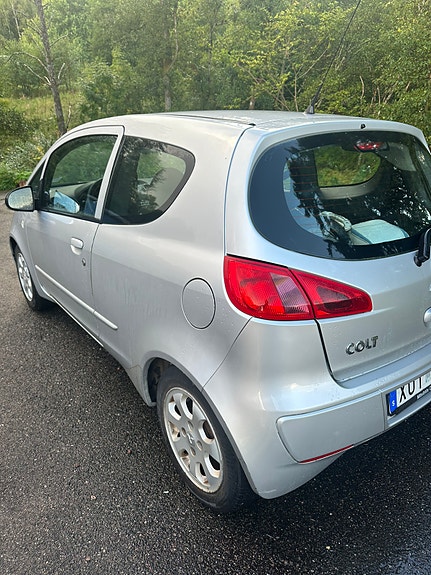 Mitsubishi Colt 2 of 3