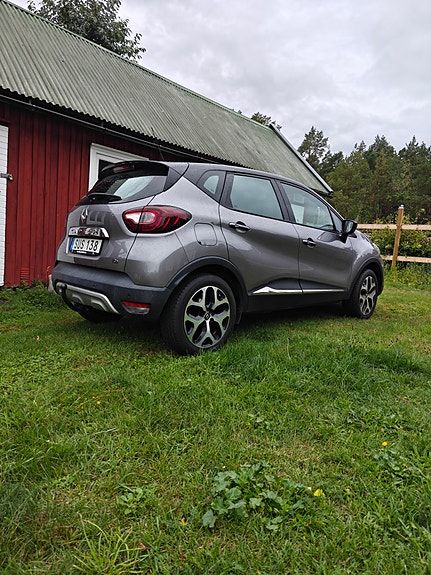 Renault Captur 2 of 8