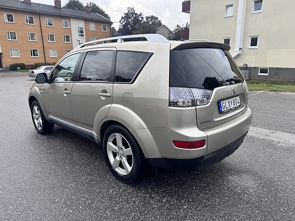 Mitsubishi Outlander 2 of 7
