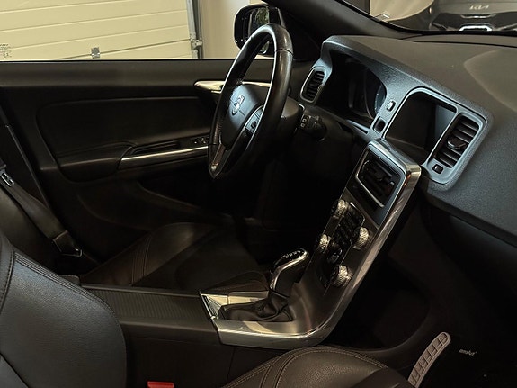 Volvo V60 Cross Country 10 of 19