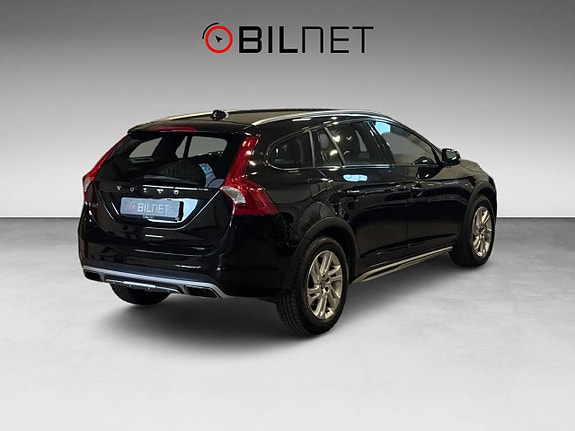 Volvo V60 Cross Country 2 of 19