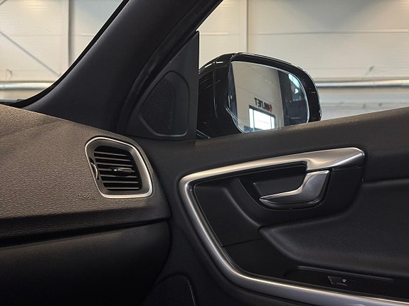 Volvo V60 Cross Country 14 of 19
