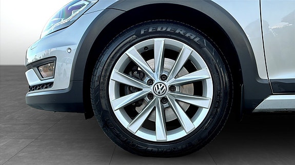 Volkswagen Golf Alltrack 9 of 12