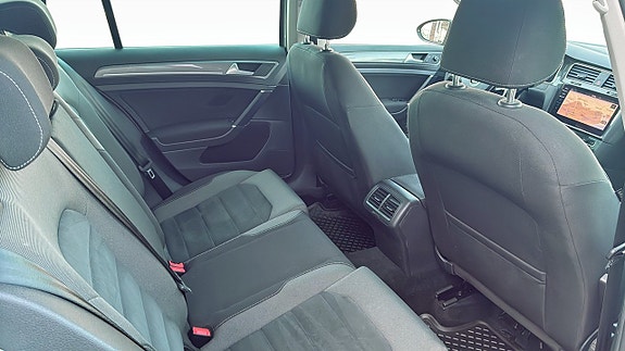 Volkswagen Golf Alltrack 5 of 12