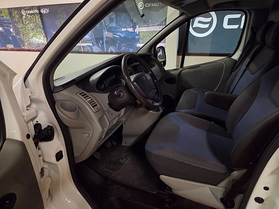 Renault Trafic 7 of 11