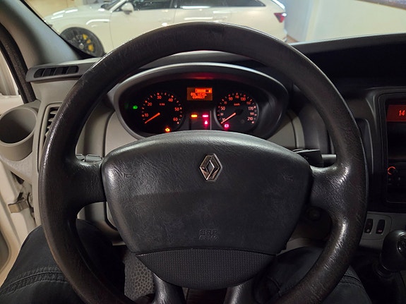 Renault Trafic 8 of 11