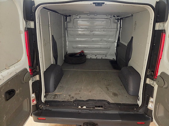 Renault Trafic 5 of 11