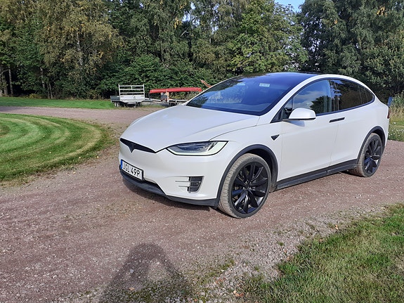 Tesla Model X 12 of 13
