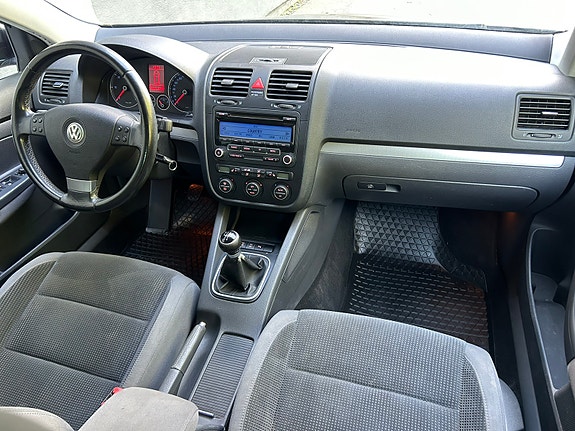 Volkswagen Golf V 9 of 14