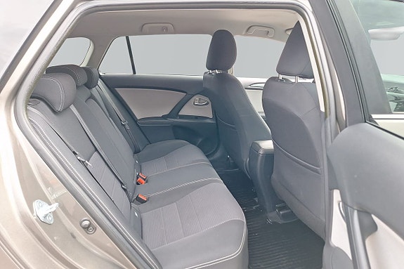 Toyota Avensis 7 of 19