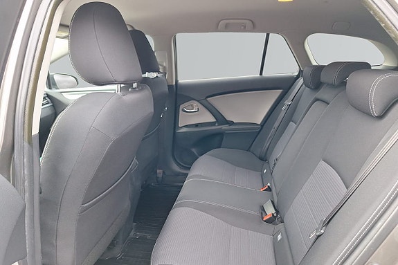 Toyota Avensis 11 of 19