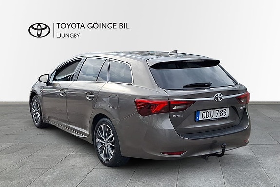 Toyota Avensis 2 of 19