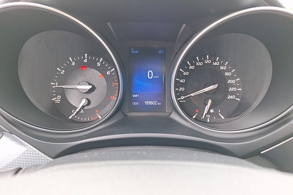 Toyota Avensis 14 of 19