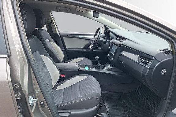 Toyota Avensis 6 of 19