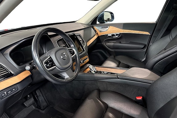 Volvo XC90 14 of 25