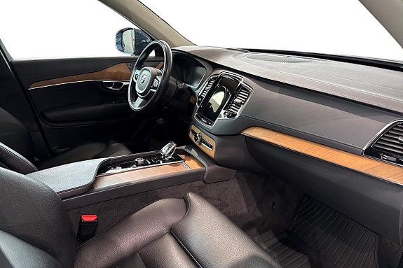 Volvo XC90 7 of 25