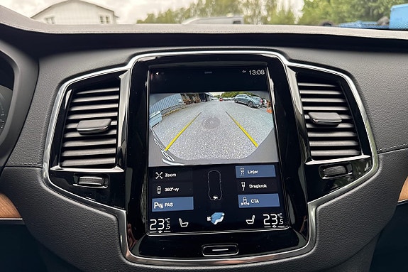 Volvo XC90 15 of 25