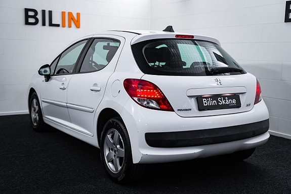 Peugeot 207 4 of 15