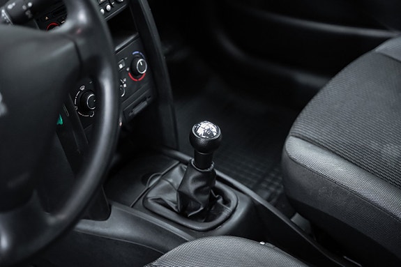 Peugeot 207 8 of 15