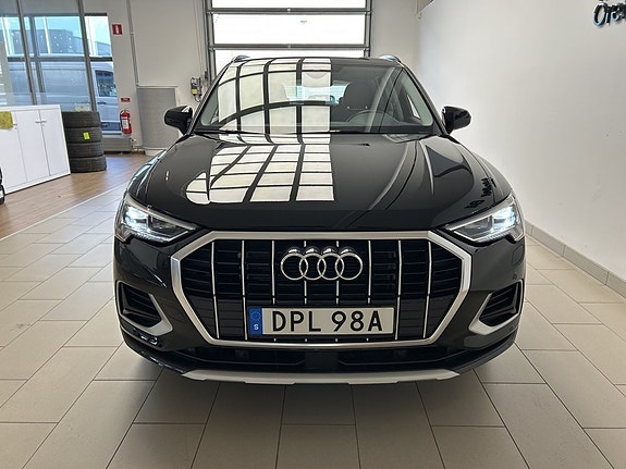 Audi Q3 2 of 26