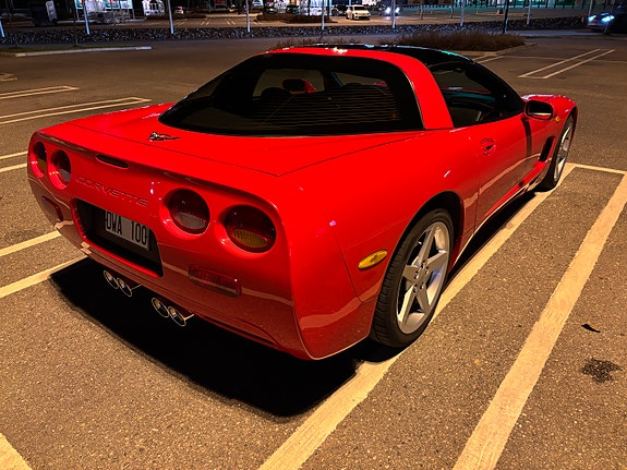 Chevrolet Corvette 4 of 9