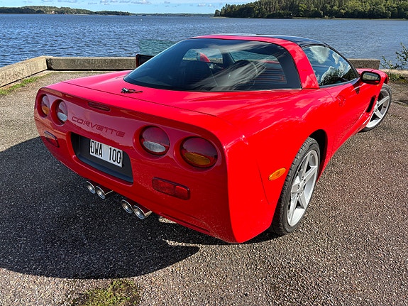 Chevrolet Corvette 8 of 9