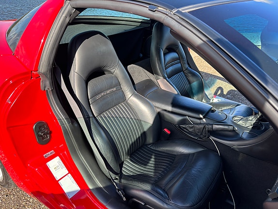Chevrolet Corvette 7 of 9