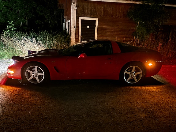 Chevrolet Corvette 3 of 9