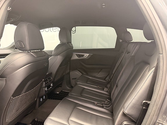 Audi Q7 10 of 16