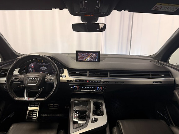 Audi Q7 12 of 16