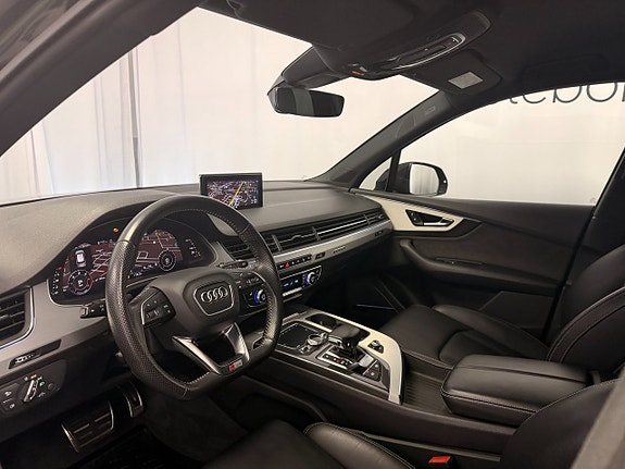 Audi Q7 11 of 16