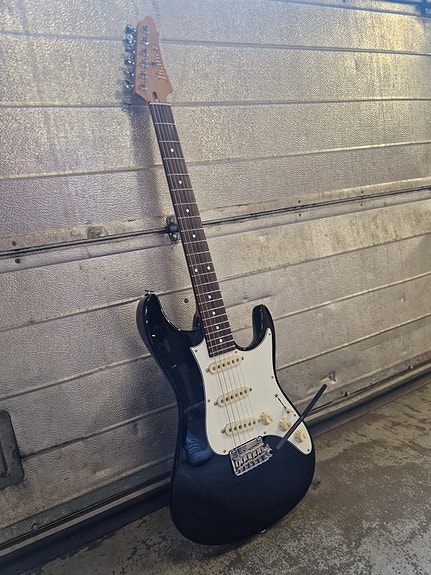 Ibanez AZ2204N-BK (stratamoddad)