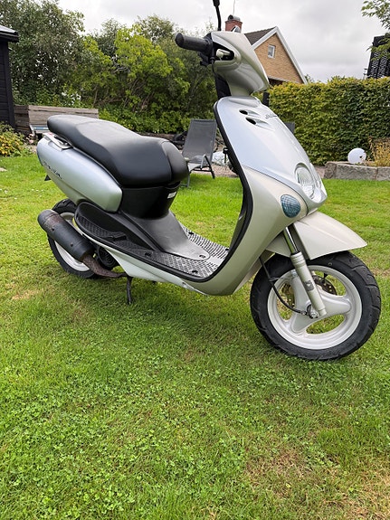Yamaha Neos 3 of 5