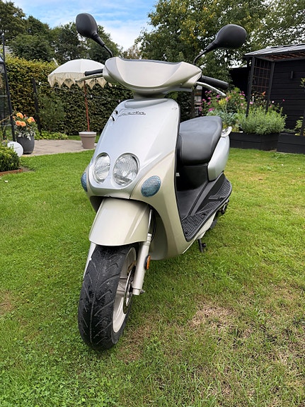Yamaha Neos 2 of 5