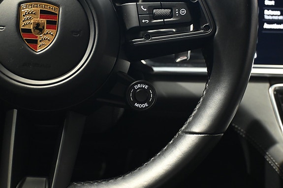 Porsche Panamera 4 18 of 30