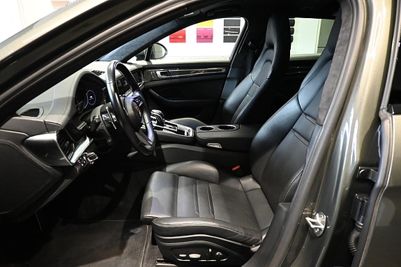 Porsche Panamera 4 12 of 30
