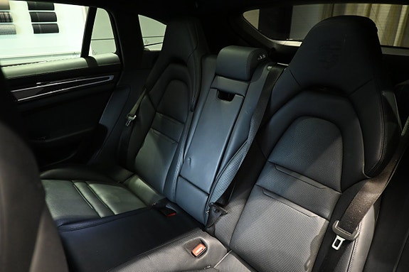 Porsche Panamera 4 14 of 30
