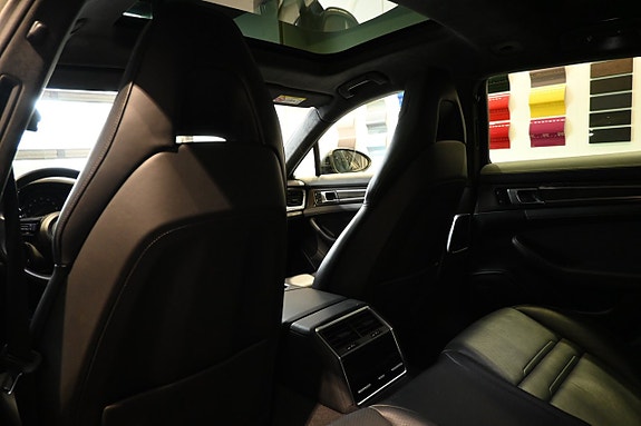 Porsche Panamera 4 30 of 30