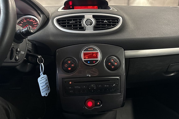 Renault Clio 25 of 27