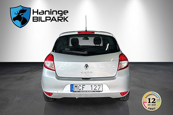 Renault Clio 8 of 27